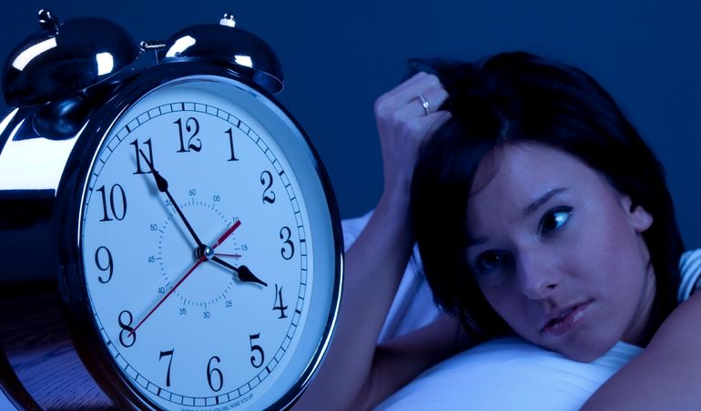 adolescentes-dormir-tarde-riesgo-de-caries